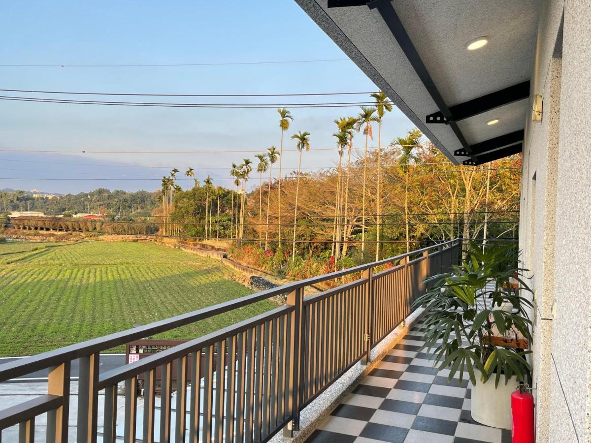 鄉間小路 Home 備有專屬停車場 จูซาน ภายนอก รูปภาพ